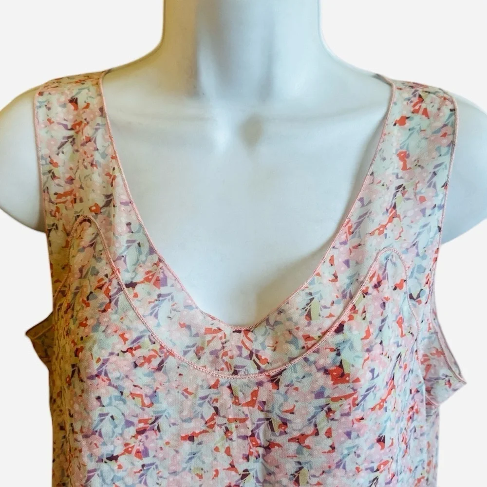 Cabi Sleeveless Floral Blouse Size XS White Pink V Neckline Style # 5032